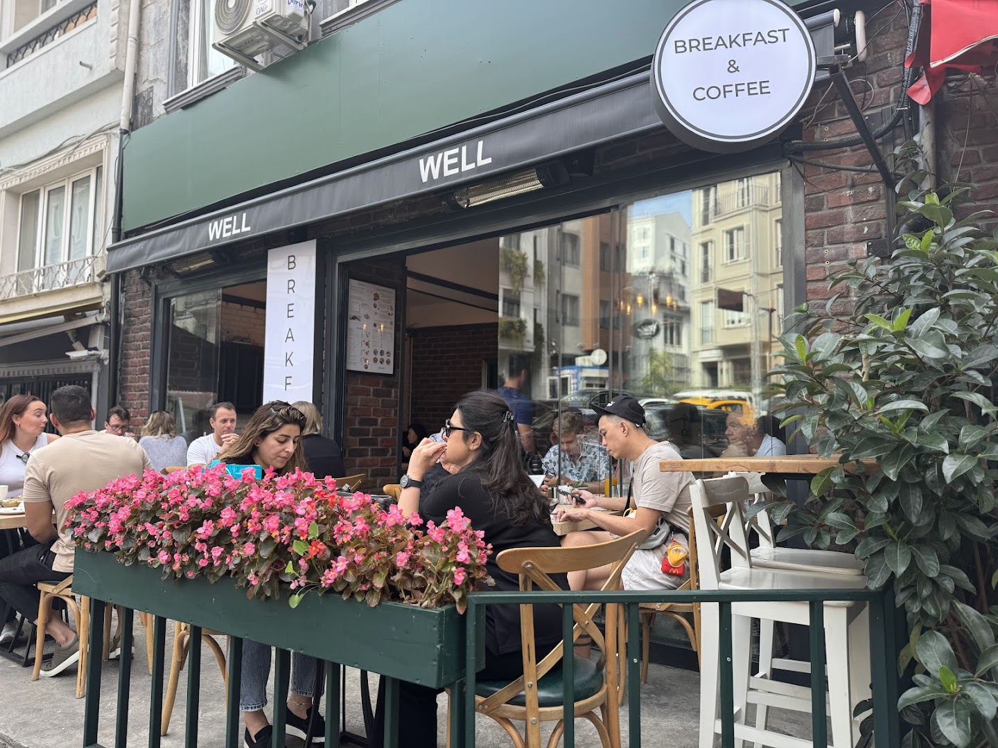 Well Breakfast & Coffee Teras